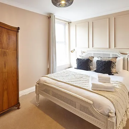 Host & - Randolph House Holiday home
