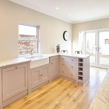 Host & - Randolph House Saltburn-by-the-Sea