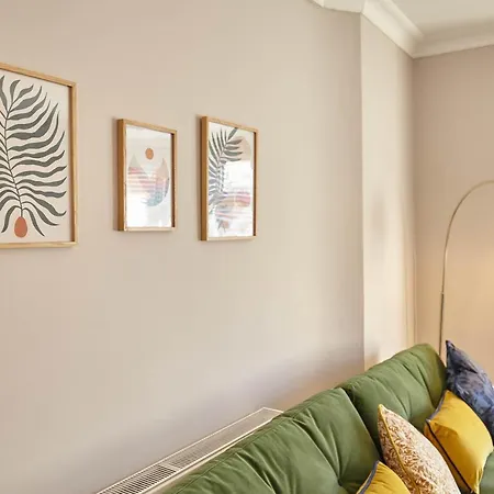 Host & - Randolph House *